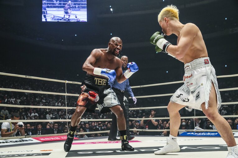 2018年大晦日、エキシビションで那須川天心と対戦したフロイド・メイウェザー・ジュニア　©RIZIN FF Susumu Nagao