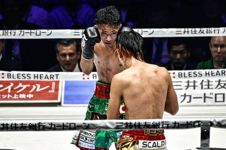 最終ラウンドには流血も、井上拓真が試合をコントロールした　©Takuya Sugiyama