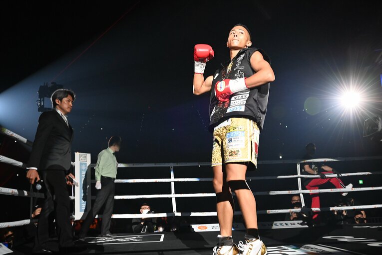 12月13日ブルーノ・タリモ戦の入場　©PXB WORLD SPIRITS／フェニックスバトル・パートナーズ