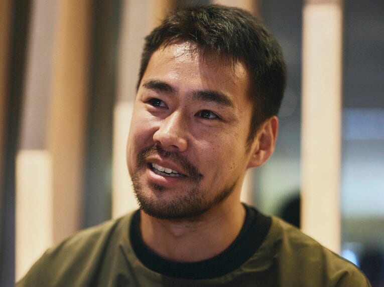 波乱万丈の人生を振り返る児玉さん　©︎Yuki Suenaga