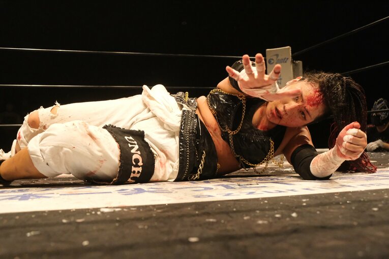 元パティシエが蛍光灯で殴り合い…“デスマッチアマゾネス”山下りなの媚びない魅力「犯罪以外なら何してもいい」 米国で男子相手に王座獲得(52)