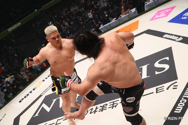 相撲界を懲戒解雇からRIZINへ…貴賢神がデビュー戦完敗でも見せた可能性とは？ 対戦した元警察官ファイターが絶賛した「凄い素質」(11)