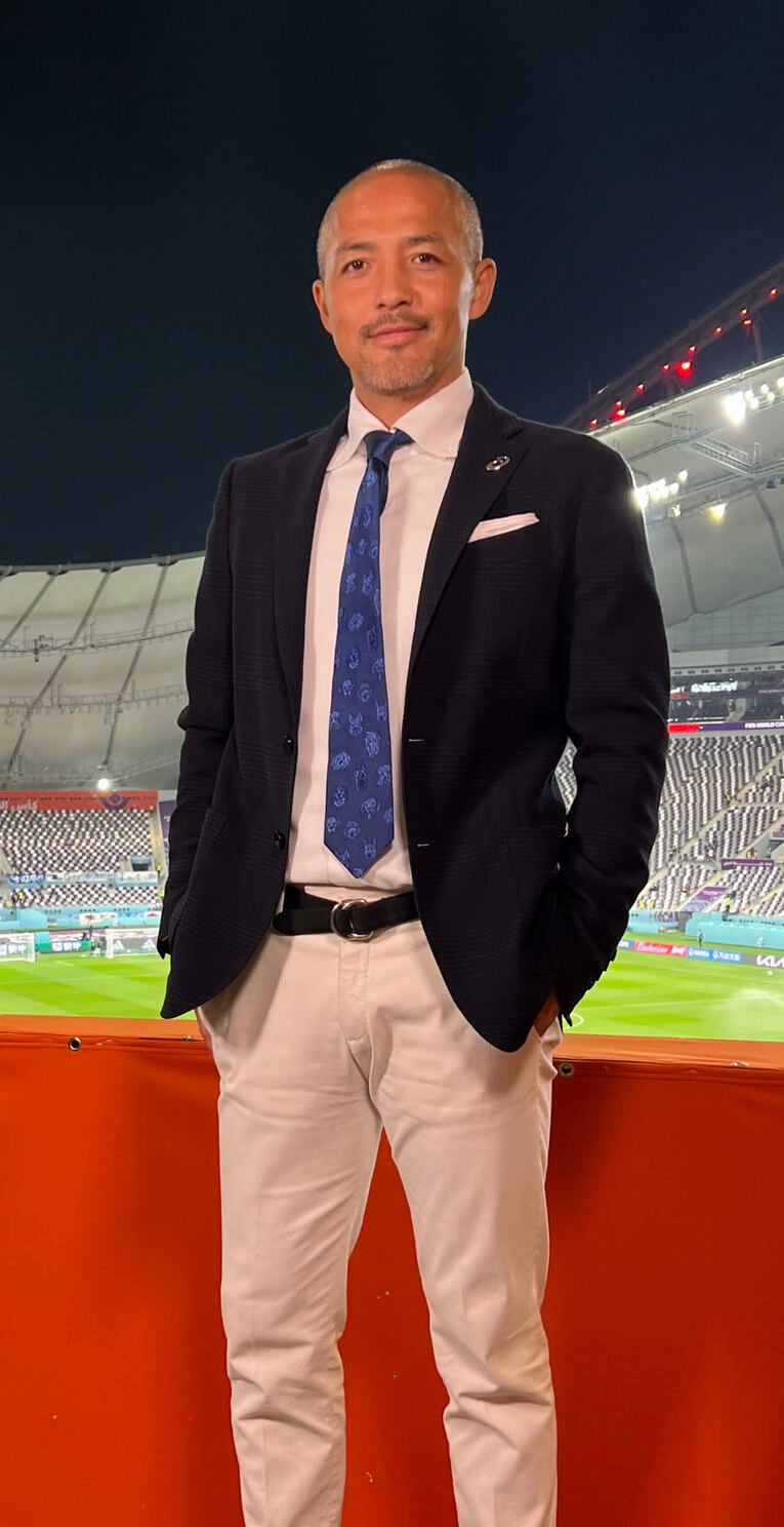 「シンジくんにお願いしたらW杯の解説でつけてくれて…」小野伸二の妻・千恵子さんが明かす大型犬ラウエと、ネクタイの幸福な関係(2)