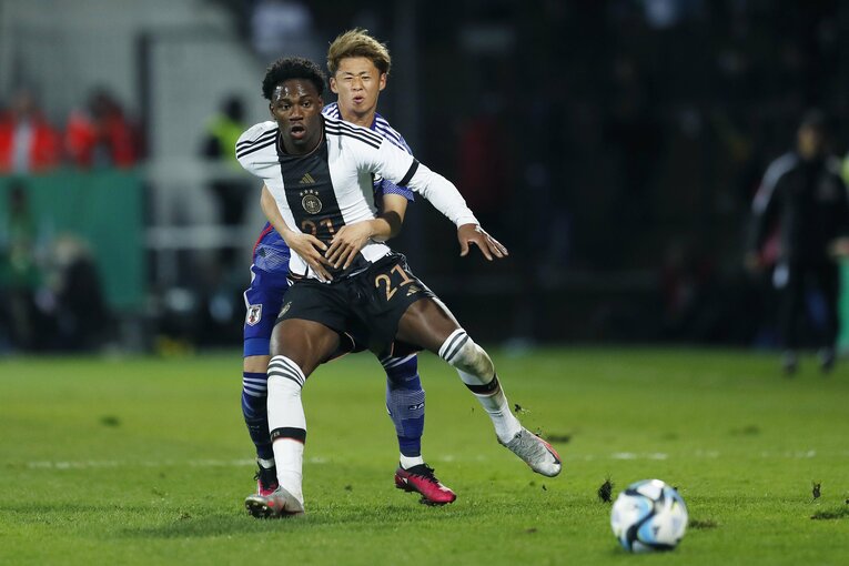 「CLやELに出ているドイツ有望株のフィジカルに負けず…」パリ世代日本代表を撮って感じた“肉体とハートの充実ぶり”(54)