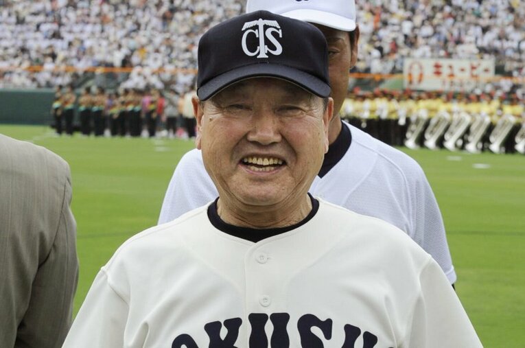 2008年8月2日、徳島商のユニフォームで甲子園の開会式に登場。板東英二さんにとって「高校野球」は特別だった ／ photograph by KYODO