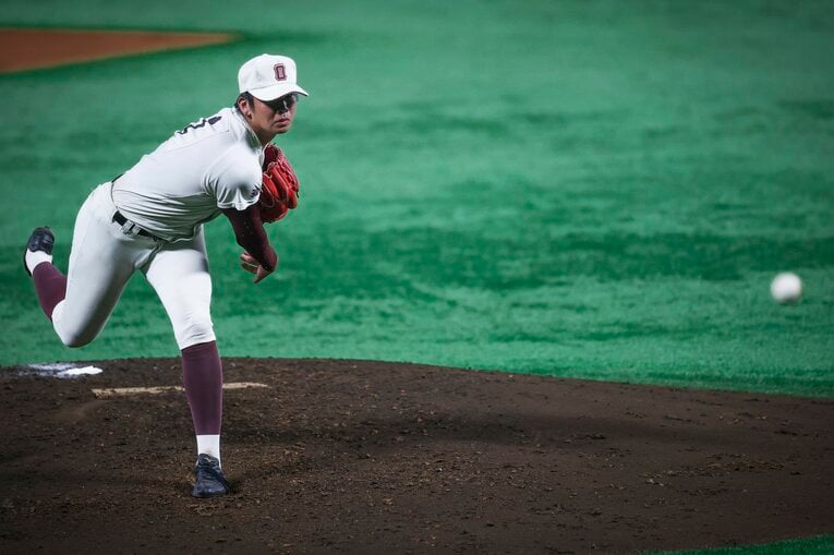 福岡地区大会の決勝戦で力投する山下舜平大　©︎7044/AFLO