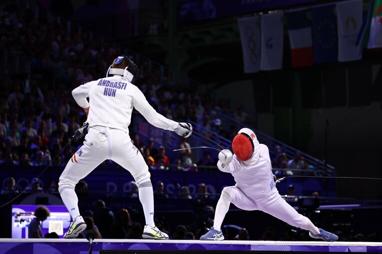 低い姿勢から攻撃する古俣聖　©Ryosuke Menju/JMPA