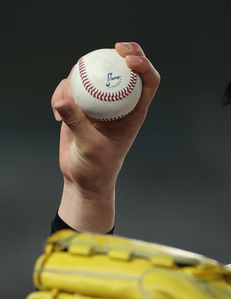 こちらはNPB（日本プロ野球機構）の公式試合球　©JIJI PRESS
