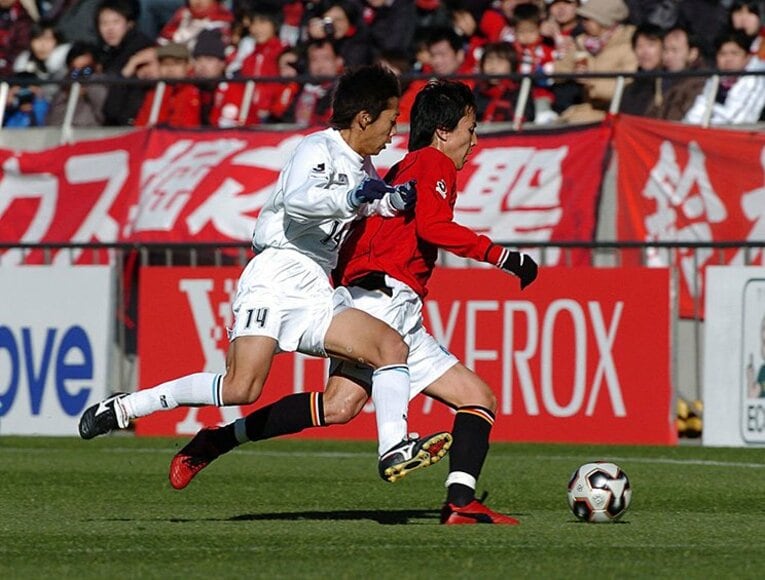 【長谷部誠の輝かしいキャリア】川崎の中村憲剛とマッチアップした2000年代中盤  ©Toshiya Kondo