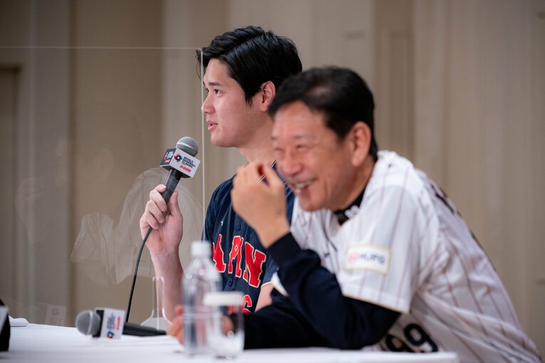 日本ハム時代からの恩師である栗山監督を会見でイジる大谷　©Nanae Suzuki