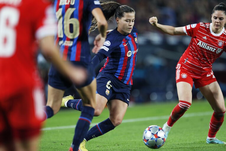 W杯ブラジル戦のウラで「バルサ女子がカンプノウで4万6967人」盛況なワケ… メッシ後に君臨する“女王”、熊谷紗希が見せた悔しさ(30)