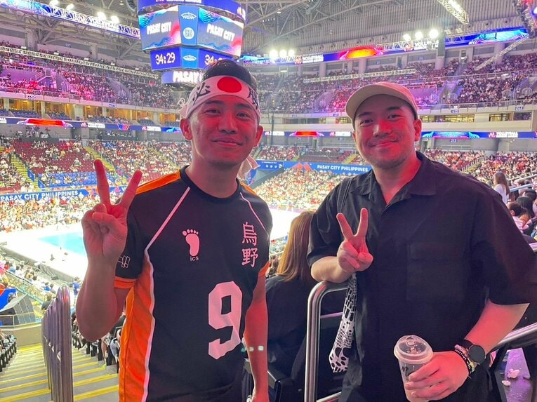 『ハイキュー!!』の大好きだというフィリピンのバレーボールファン。快く取材に応じてくれた（筆者撮影）