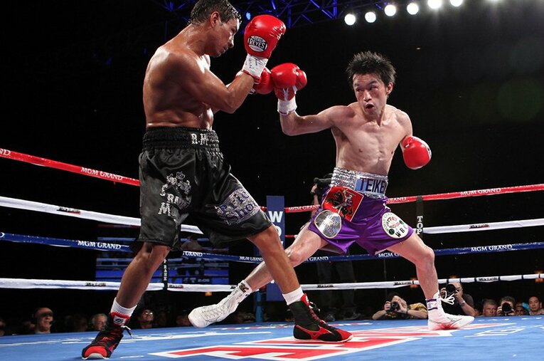 西岡利晃vsラファ・マルケス ／ photograph by Getty Images