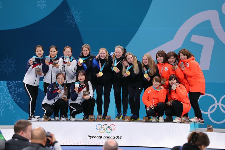 平昌五輪で銅メダルを獲得したロコ・ソラーレ　©JMPA