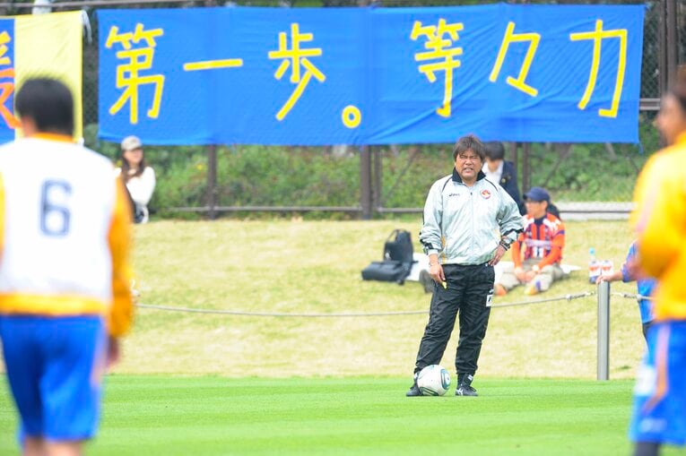 再開初戦に向けて埼玉合宿を行った手倉森監督（2011年4月撮影）　©Toshiya Kondo