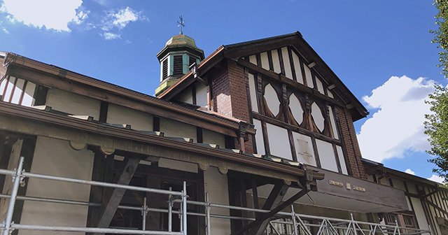 ついに取り壊し、原宿駅の木造駅舎はどうなるのか? オリンピックに翻弄された若者の聖地の過去と今