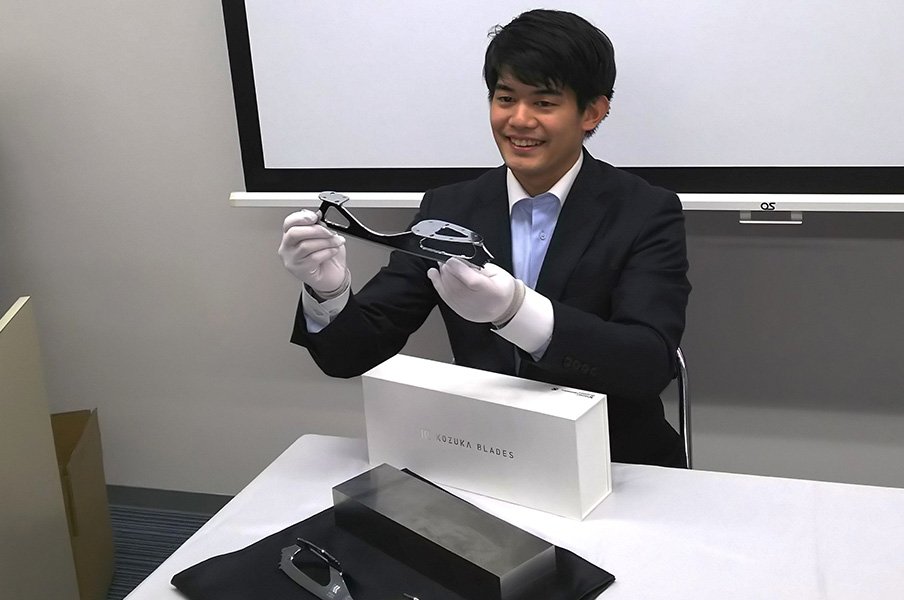 「選手のために」と小塚崇彦が開発、フィギュア史を変える国産ブレード。<Number Web> photograph by Takaomi Matsubara
