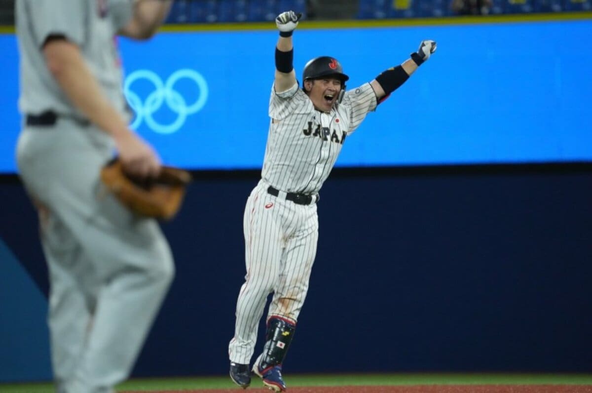 侍ジャパン 金メダルまであと2勝 五輪のラッキーボーイ 甲斐拓也だけでない 次々に逆転勝利できる理由 準決勝は韓国戦 侍ジャパン プロ野球 Number Web ナンバー