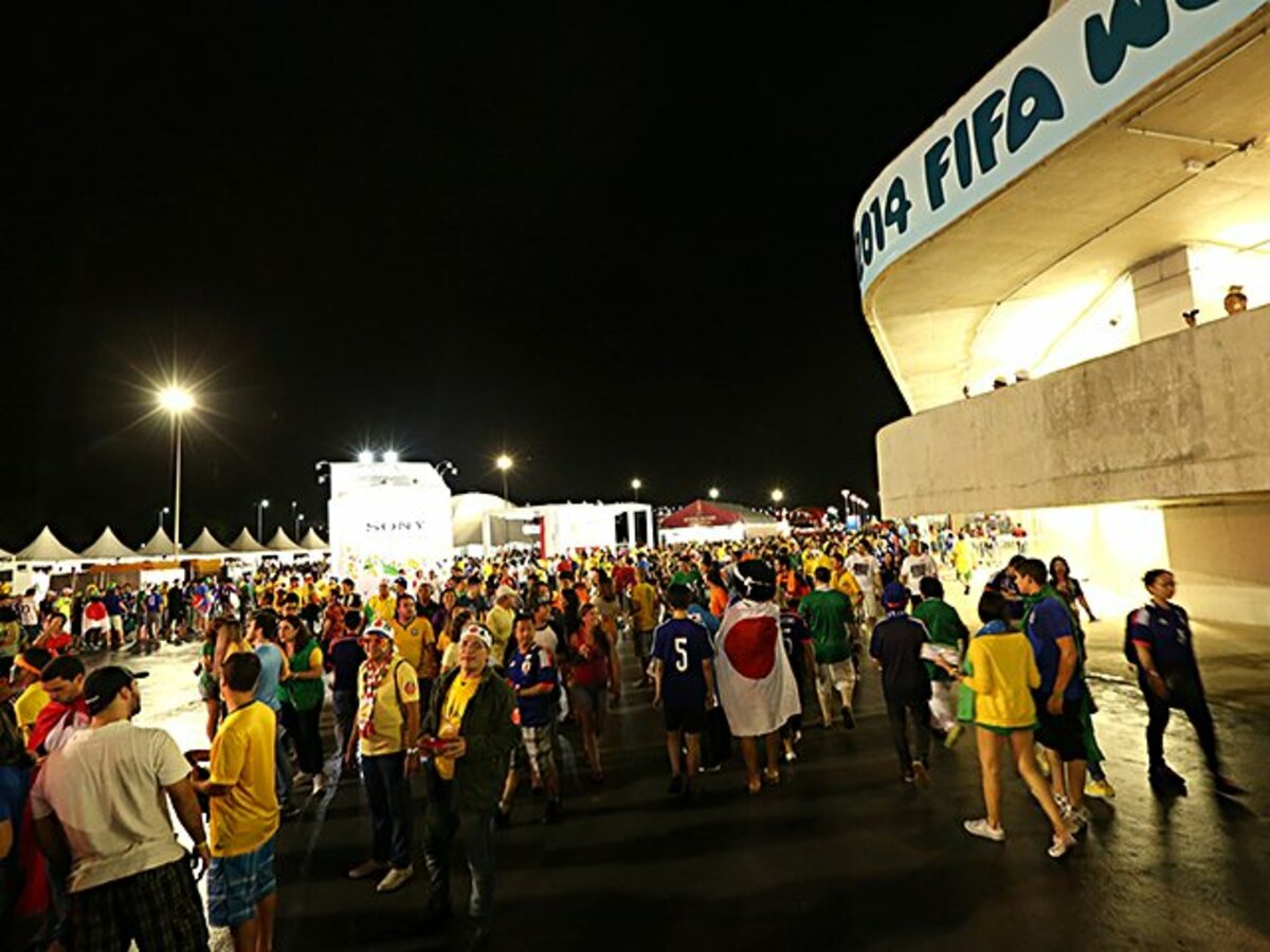 ブラジルで被害に遭わないために 代表番記者が指南する現地観戦術 2 3 サッカー日本代表 Number Web ナンバー