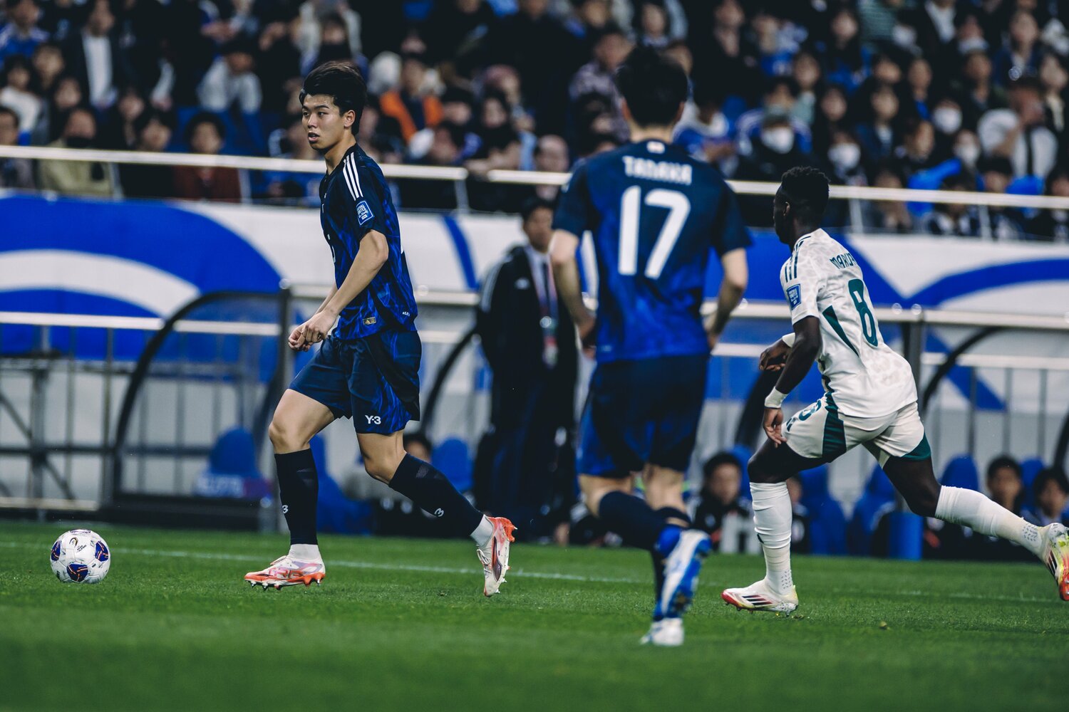 最終ラインで攻撃の起点にもなった高井幸大 ©︎Kiichi Matsumoto