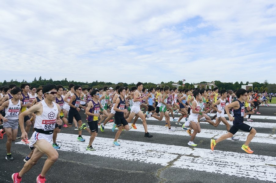 「ニッポンはエキデン中心になっている」アメリカの指導者は日本の長距離界をどう見ている？「ハーフマラソン向きの大卒ランナーが多い」＜Number Web＞ photograph by Yuki Suenaga