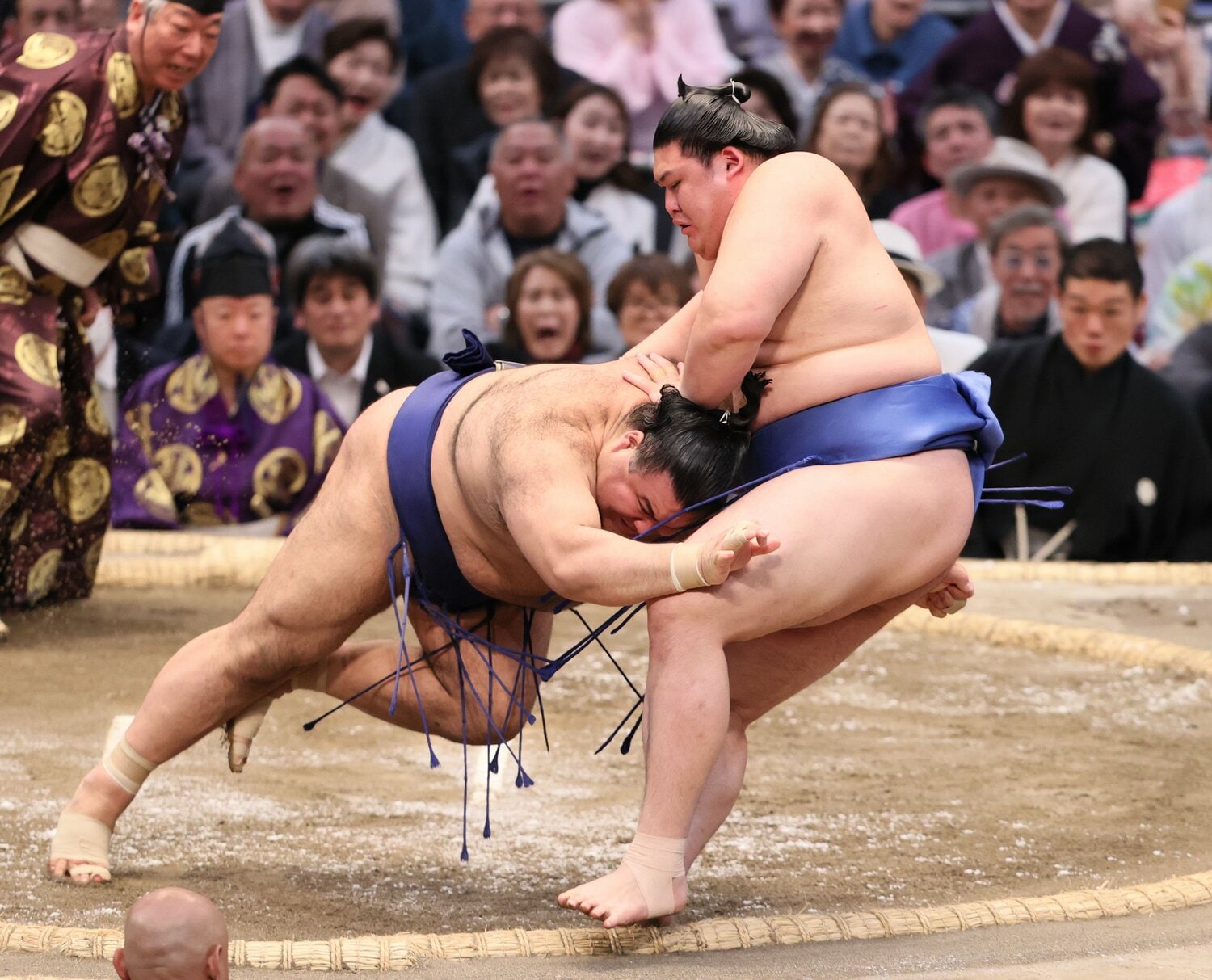 3月に行われた春場所の本割では高安が大の里に勝利。一方で、その後の優勝決定戦では大の里が勝っている　©JIJI PRESS