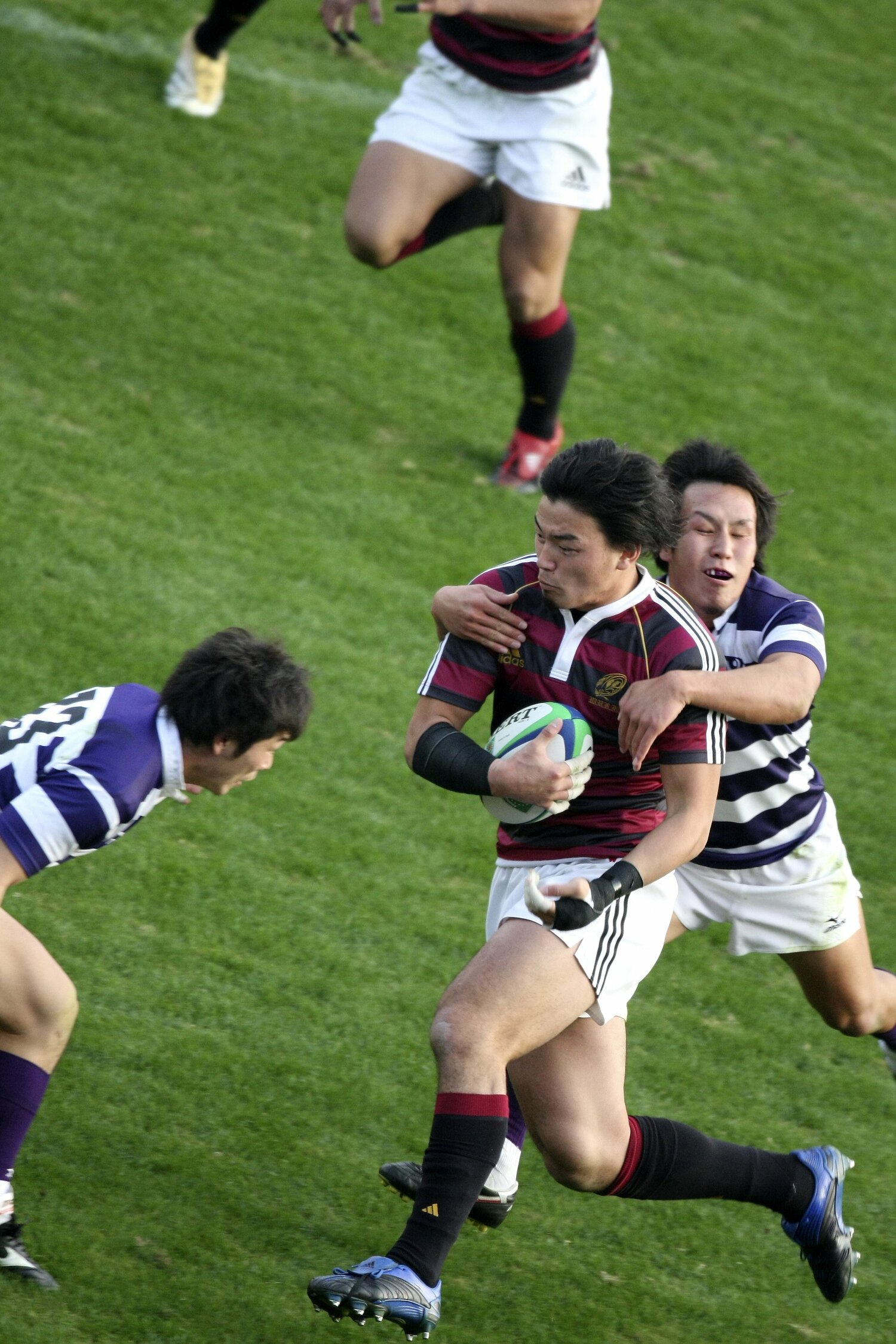 鋭い突破を見せる早稲田FB五郎丸歩（2008年）　©︎Tamon Matsuzono