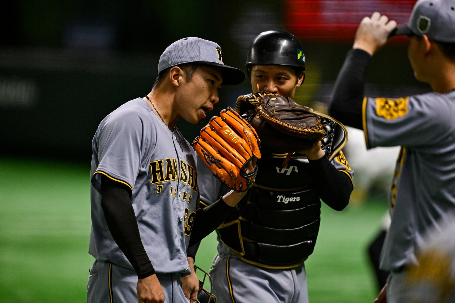 石井大智に声をかける坂本 ©Nanae Suzuki
