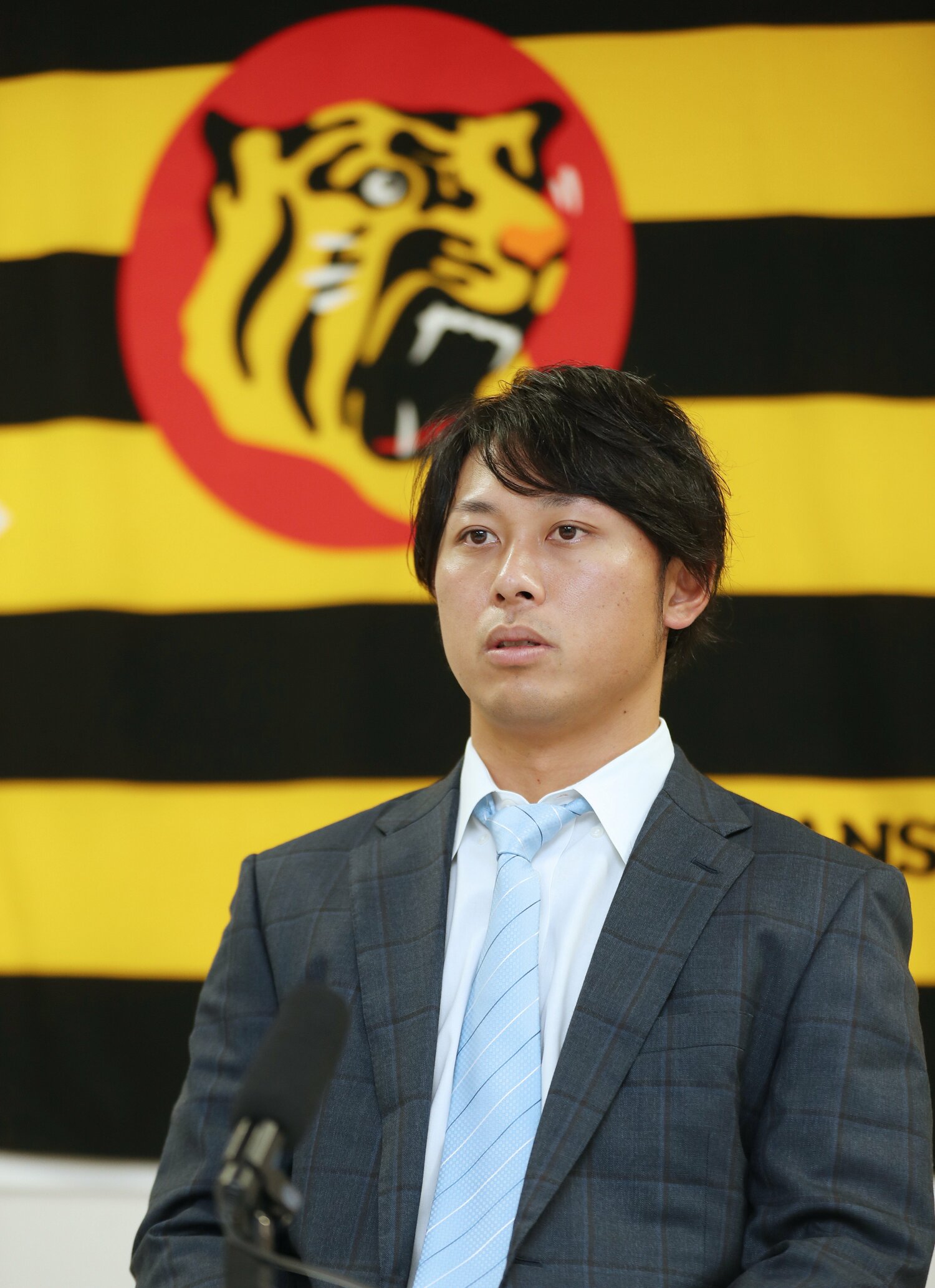 2020年のオフ、契約を更改し記者会見を行った際の高山　©JIJI PRESS