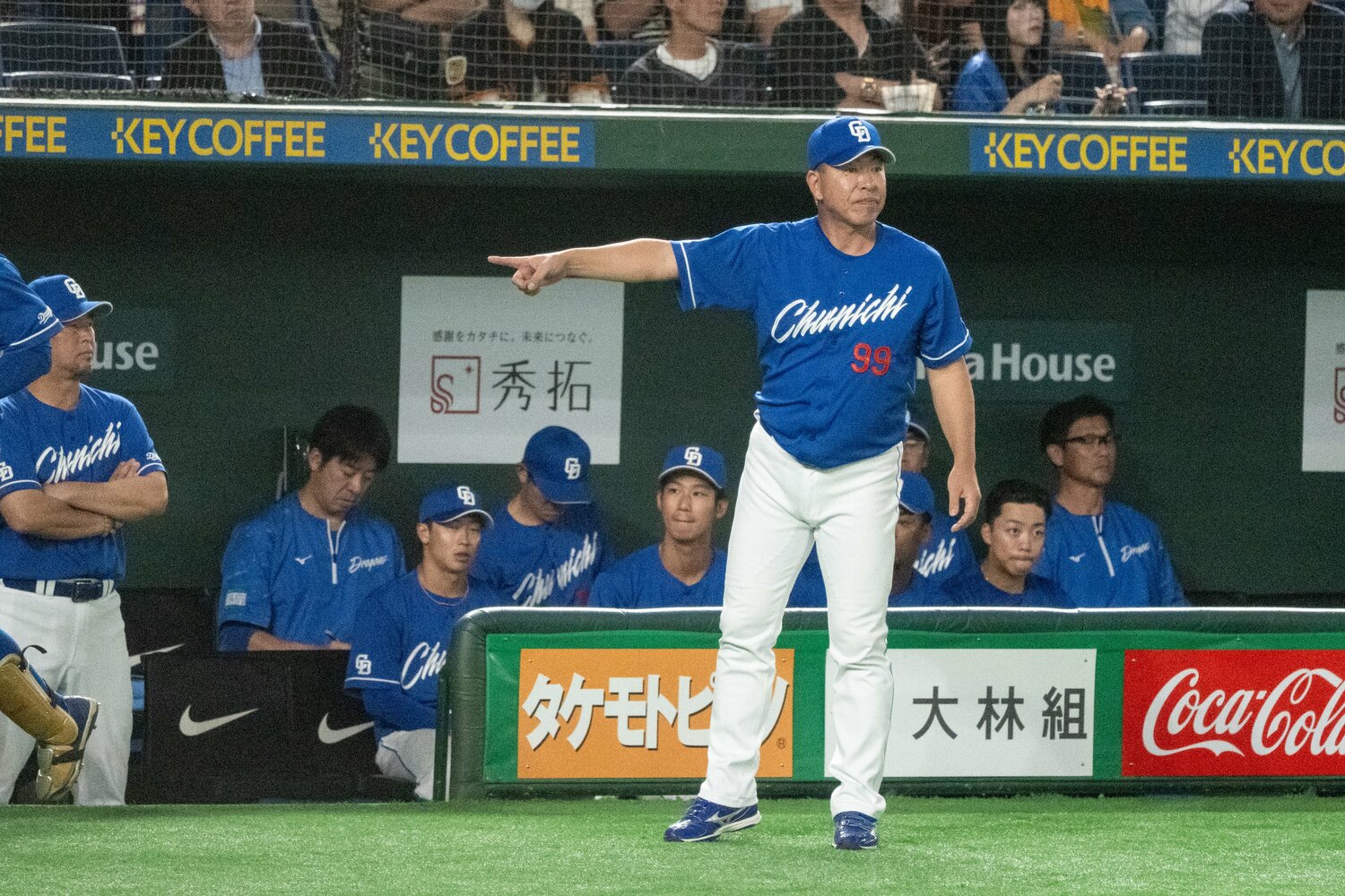 3年連続最下位というチームの再建を託される井上監督　©Miki Fukano