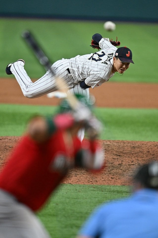 3月のWBC準決勝メキシコ戦で力投する湯浅。一躍、人気選手の仲間入りを果たしたが…？　©Naoya Sanuki