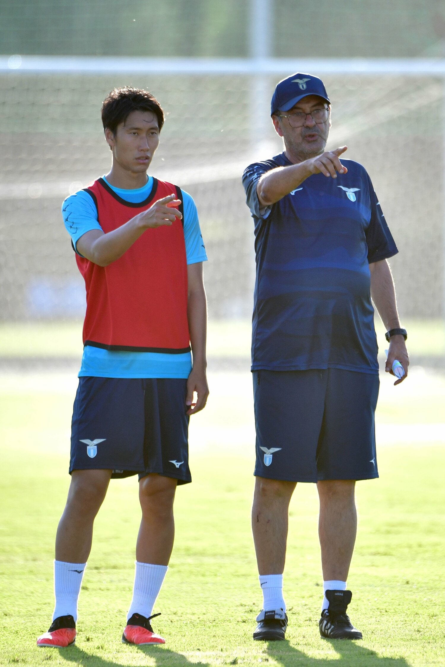 練習でサッリ監督のスタイルを確認する鎌田　©Getty Images