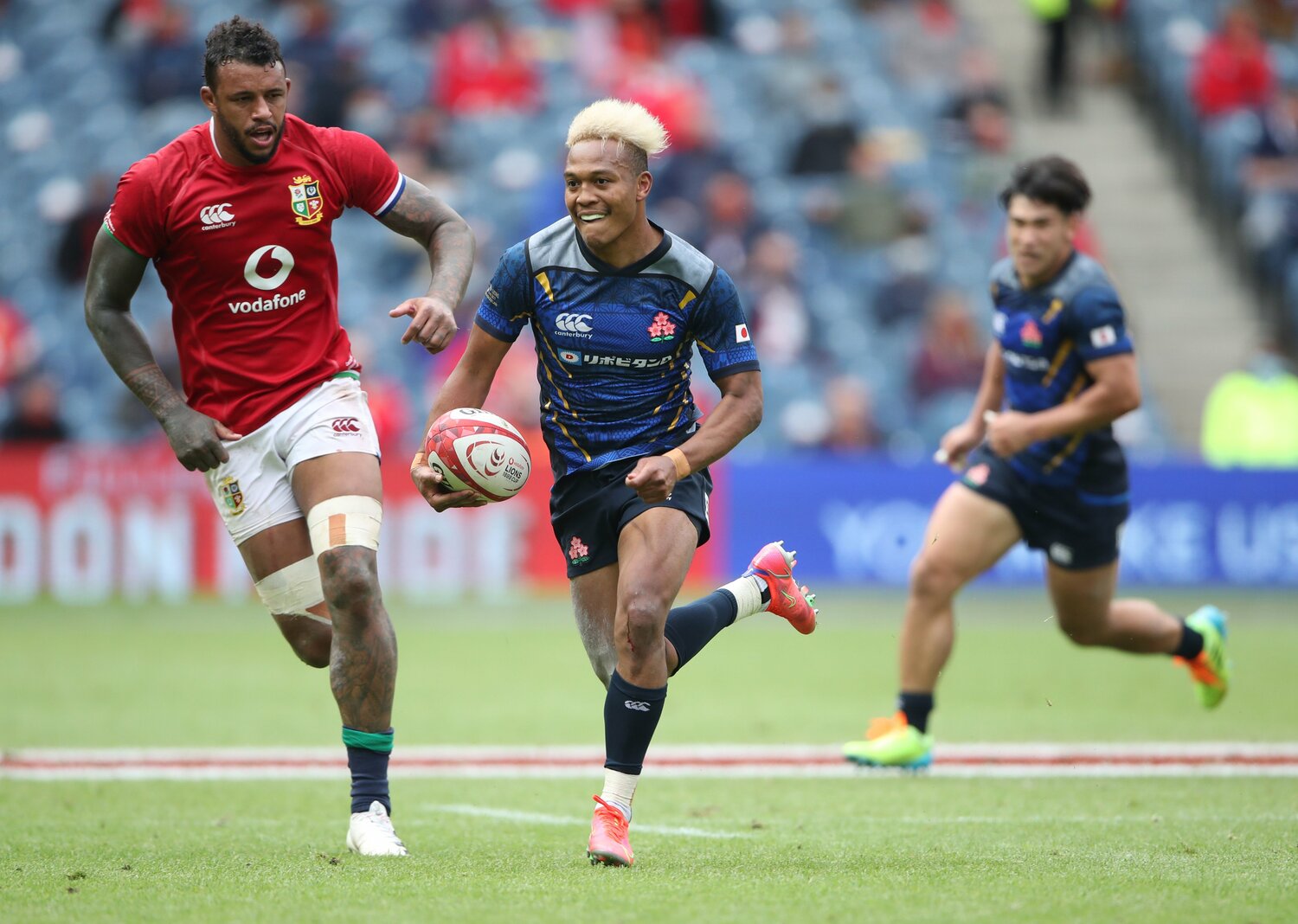 80分間、走り回ったWTB松島幸太朗。明らかにライオンズに警戒されていた　©︎Getty Images