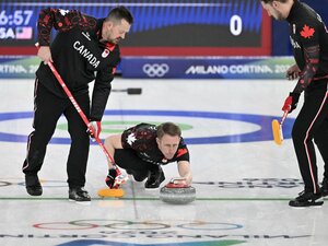 カーリング不正投球「狙って映像を撮っていたのでは」「審判は何を…」相次ぐ反則、放送に適さない暴言も…なぜ“厳格な投球監視”が行われないのか？