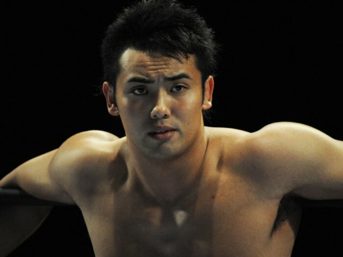 新日本プロレスに別れを告げたオカダ・カズチカの行先は？「黒タイツ姿の岡田かずちか19歳」が新日本を支える“レインメーカー”になるまで＜Number Web＞ photograph by Essei Hara
