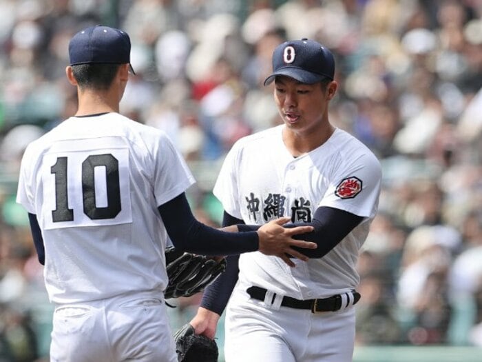 沖縄尚学の誤算“センバツ初戦敗退”は必然だったのか？ エース末吉良丞の復活、新垣有絃への必勝リレー「それでも勝てなかった」夏の甲子園覇者の現状＜Number Web＞ photograph by JIJI PRESS