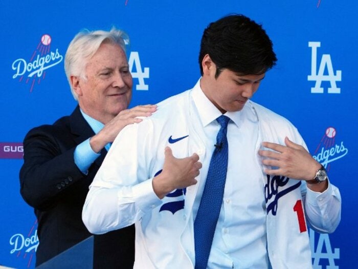 ドジャースは“オオタニ資金”を貯めていた…日本ハムとエンゼルスに獲られても、揺らがなかった「オオタニ愛」12年物語＜Number Web＞ photograph by Kirby Lee-USA TODAY Sports/AFLO