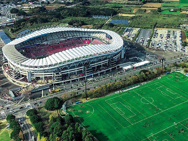 地上の渋滞を見ながら…鹿島アントラーズの試合にヘリで！ “陸の孤島”の