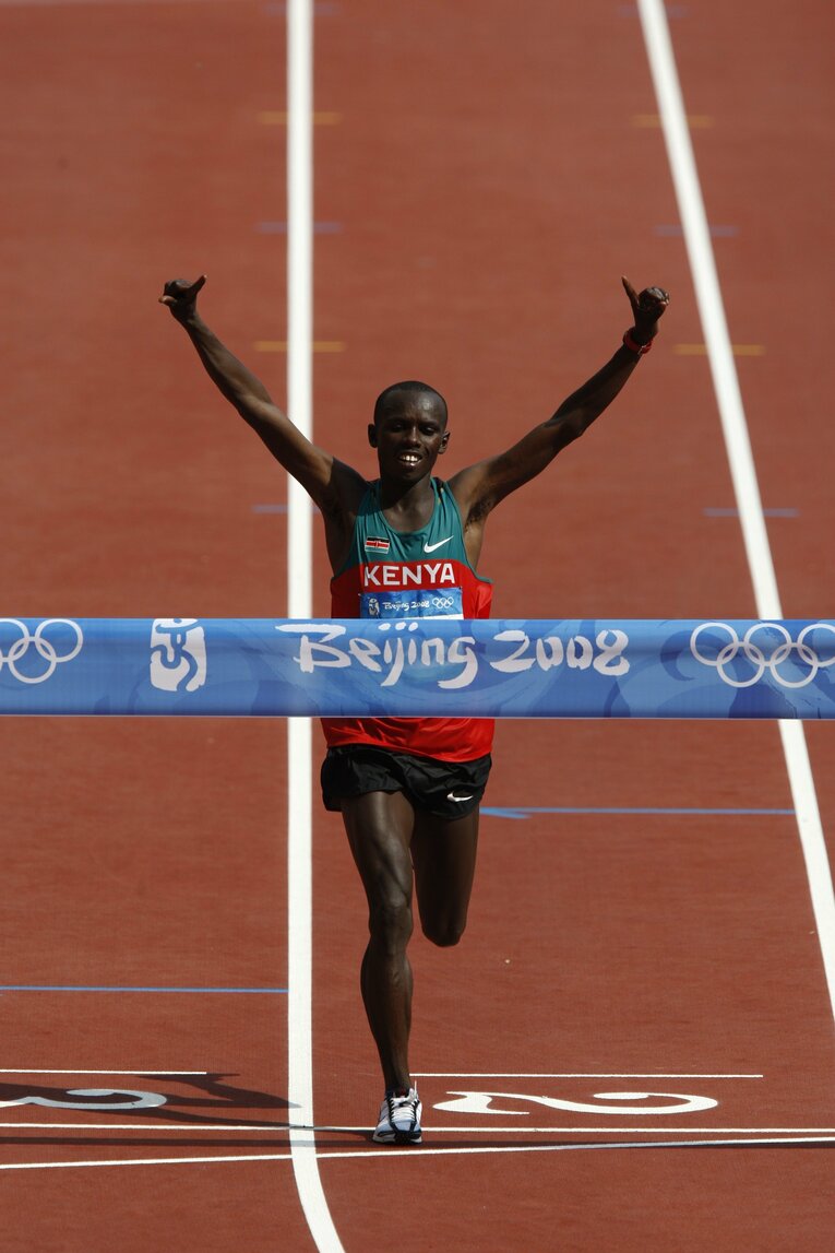 2008年の北京五輪で金メダルを獲得した仙台育英高卒のサムエル・ワンジル　©BUNGEISHUNJU