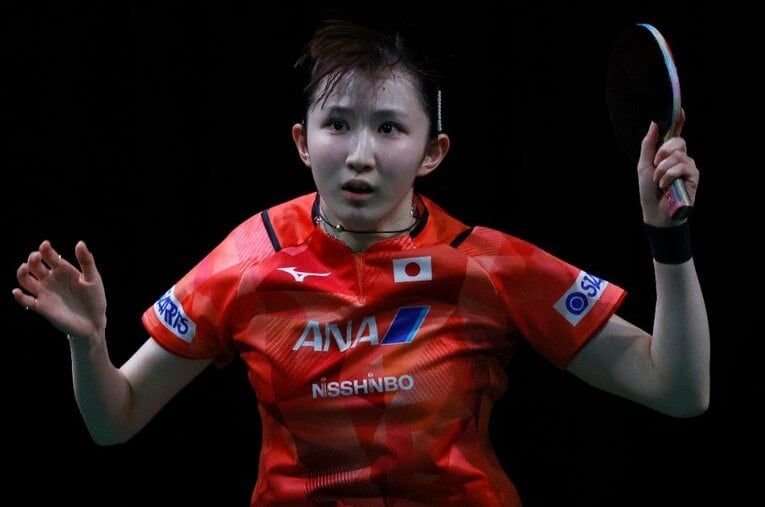 世界卓球・女子シングルス準決勝で世界ランク1位の中国人選手と対戦する早田ひな ／ photograph by JIJI PRESS