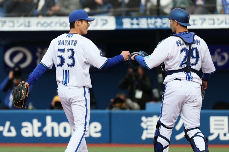 伊藤光は180cm。中学時代に本格的にアンダースローに挑戦したという　©JIJI PRESS