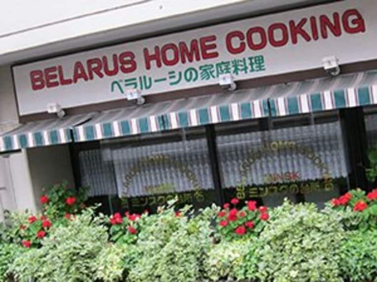 外国人が多く住む麻布辺りを走り抜ける。港区には珍しい国のレストランが多くある