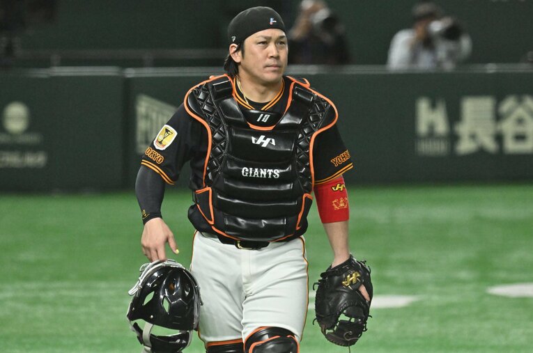 今季から巨人に加入した甲斐拓也捕手。開幕から攻守ともに影響力を発揮している ／ photograph by Hideki Sugiyama