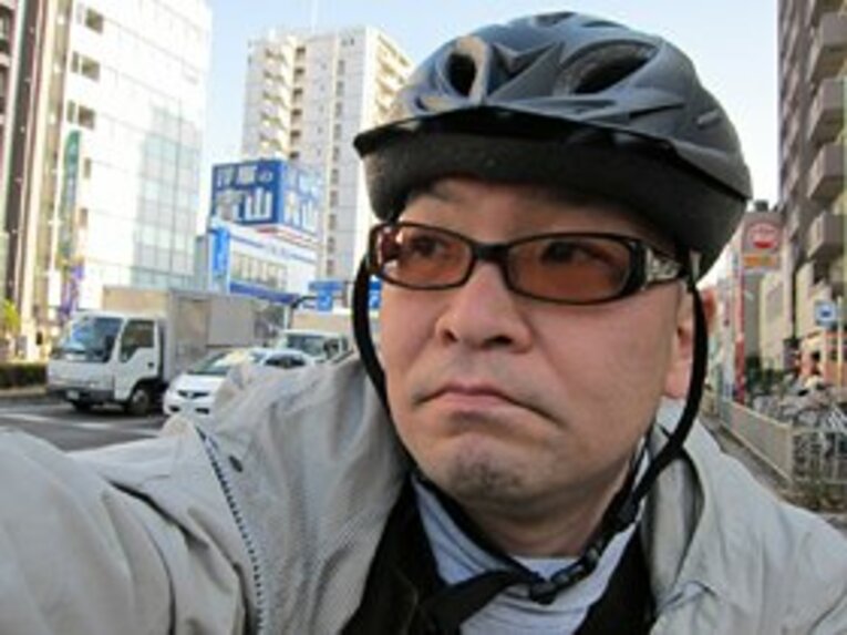 通年の必需品ともいえるが、特に厳寒期は目に当たる冷たい風が辛い。ゴーグルなど目を守るモノも必要です