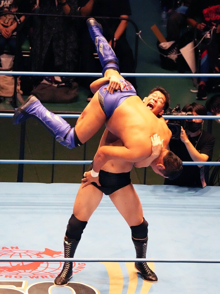 安齊勇馬のボディスラム