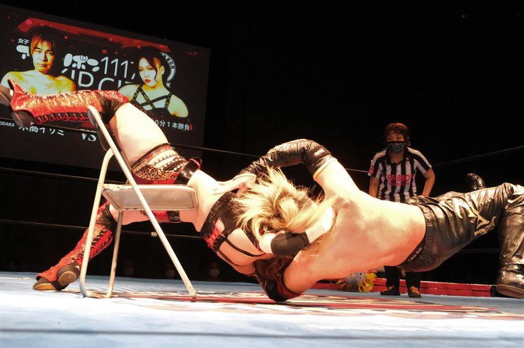 「いつか、傷だらけの背中でウェディングドレスを」 18歳の女子レスラー・鈴季すずが大流血を「嬉しい」と語る理由(37)