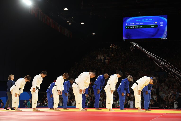 東京五輪につづき決勝でフランスに屈した混合団体戦　©Tetsuya Higashikawa/JMPA