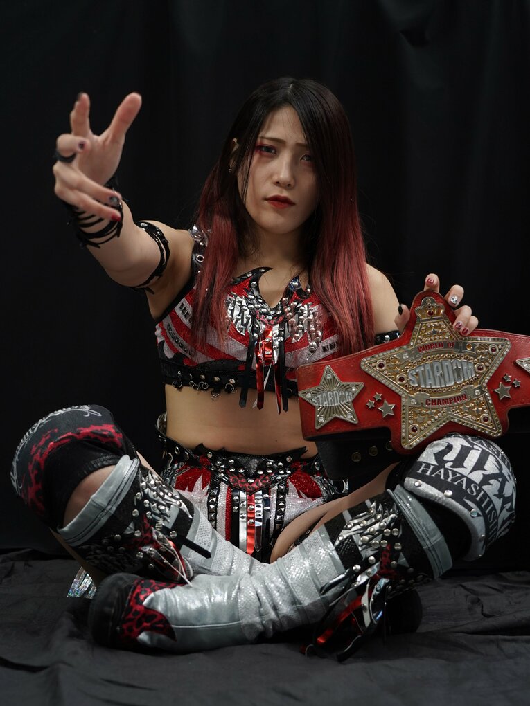 「まあ、元が格好いいので（笑）」赤いベルトが似合う女王・林下詩美が“ビッグダディ越え”宣言「もう父親の存在は気にならない」(25)