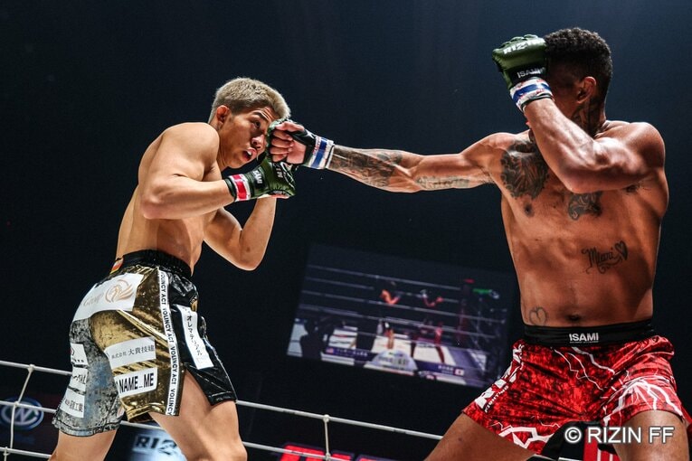 秋元強真vs.パッチー・ミックス　©RIZIN FF