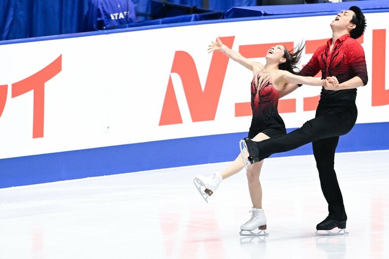 全日本選手権SP。三浦に左肩脱臼のアクシデントがあった【スワイプするとそのほかの写真もご覧になれます】　©Asami Enomoto